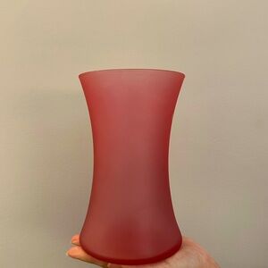 Rosy curved vase. Great condition and very stylish!